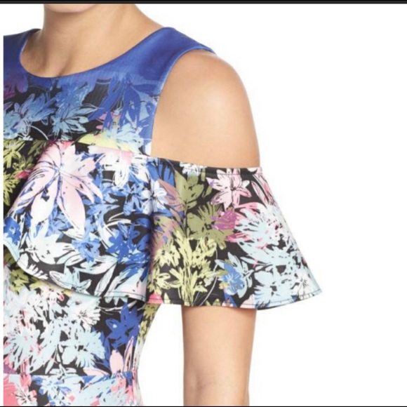 Eci Brand New Cold Shoulder Floral - Picture 3 of 12